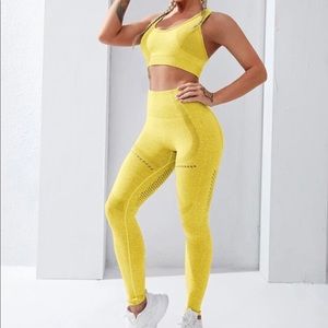Workout set - sports bra and leggings